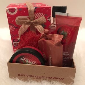 The Body Shop Strawberry Festive Picks